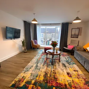  公寓 Riverside With 2br Flats At The Centre-parking-balcony